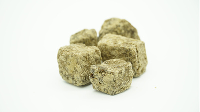 ３．沖縄県産黒糖（固形）160g×3袋、沖縄県産粉状黒糖300g×3袋のセット：1612円