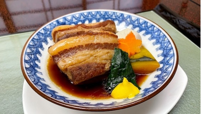 ”名物”一晩煮込んだトロける角煮（和豚もちぶた使用）　１パック（300グラム）：2000円