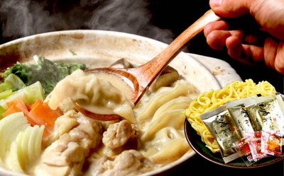 ２種の餃子で楽しむ鶏白湯出汁の炊き餃子鍋セット（肉餃子/とり餃子）：3000円