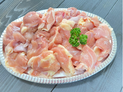丹波赤どりモモ切身　1ｋｇ：2200円