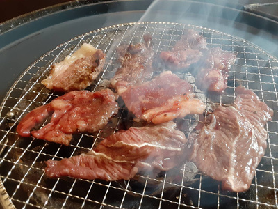 【スタミナ満点焼肉セット3種600g！】（ニンニク醤油ダレ漬けカルビ200g、ニンニク醤油ダレ漬けハラミ200g、塩ダレホホ肉200g）：1980円