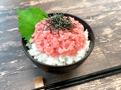 旨旨バラエティまぐろ丼セット＜5種12人前＞：3000円