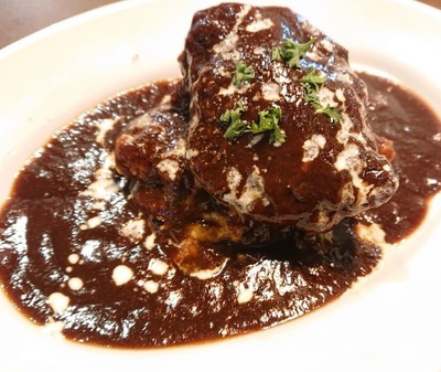 仕込み要らず！　牛ほほ肉：1kg 内容量（ほほ肉約700ｇ、ワインなどの煮汁など約300ｇ）：3300円