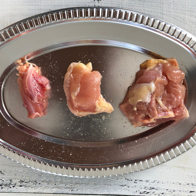 丹波赤どりモモ切身　1ｋｇ：2200円