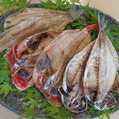 わけあり干物３種セット　アジ２尾＋金目鯛２尾＋おまかせ２尾（ホッケまたはサバで選べません）　合計６尾：1400円